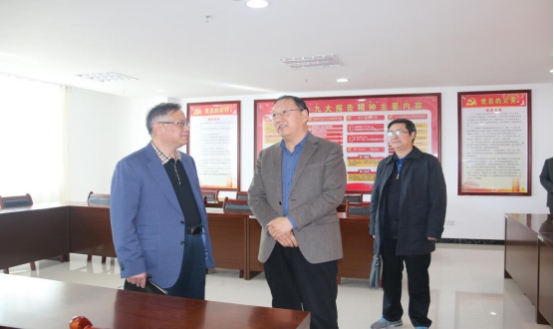 省委常委、省總工會主席馬吉孝等一行蒞臨青海物產(chǎn)集團(tuán)公司視察，調(diào)研指導(dǎo)道路貨運(yùn)企業(yè)建會、貨運(yùn)司機(jī)入會等工作