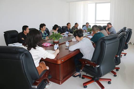 省商務(wù)廳副廳長(zhǎng)朱小青協(xié)同西寧海關(guān)、省檢驗(yàn)檢疫局一行深入企業(yè)就保稅物流中心封關(guān)運(yùn)營(yíng)